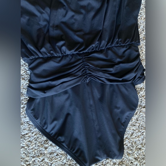 Michael Kors One-Shoulder Black Ruched Swimsuit Size 6 - Picture 8 of 14